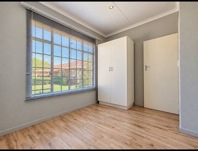 2 BEDROOM RETIREMENT UNIT FOR SALE IN THREE RIVERS EAST